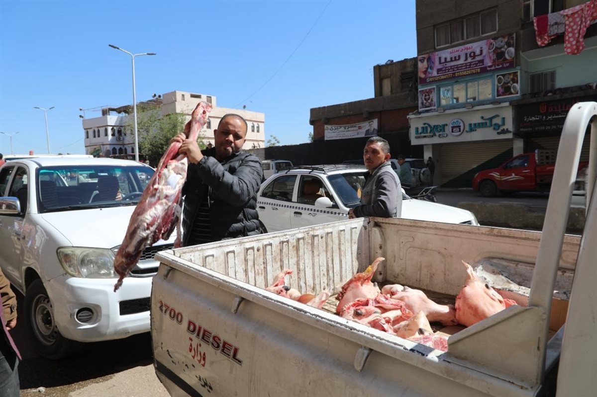 جانب من اللحوم المذبوحة خارج المجازر الرسمية