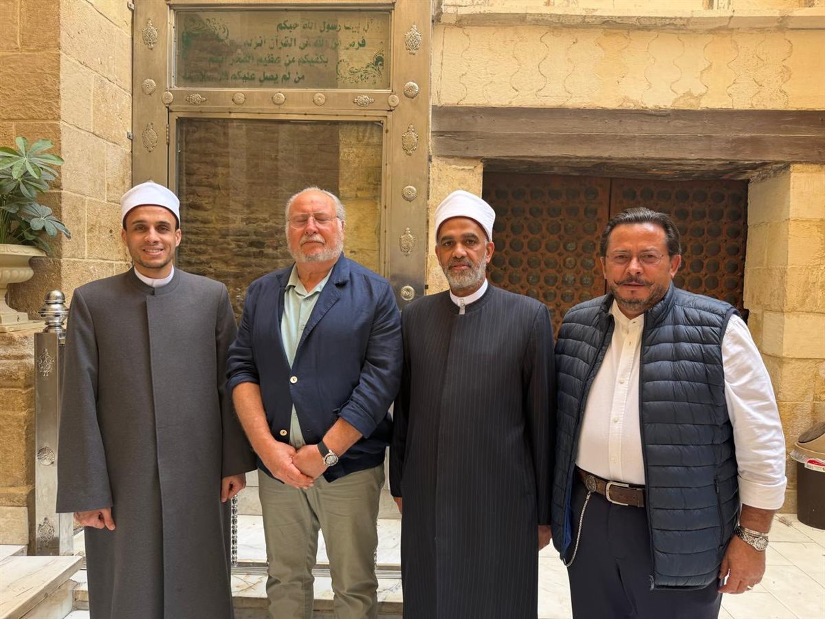 جانب من زيارة أحمد فؤاد الثاني لمسجد الحسين