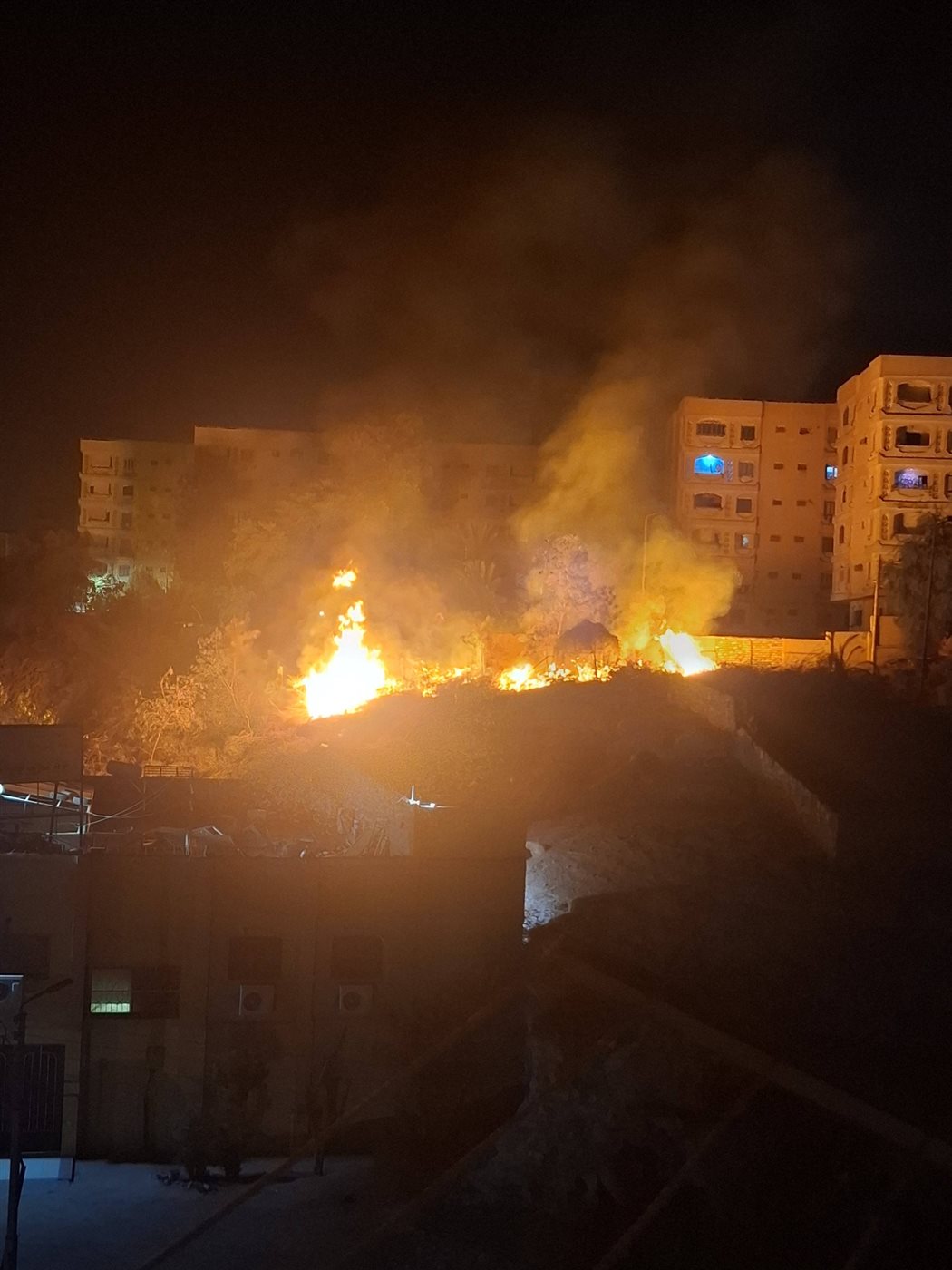 جانب من اندلاع الحريق 