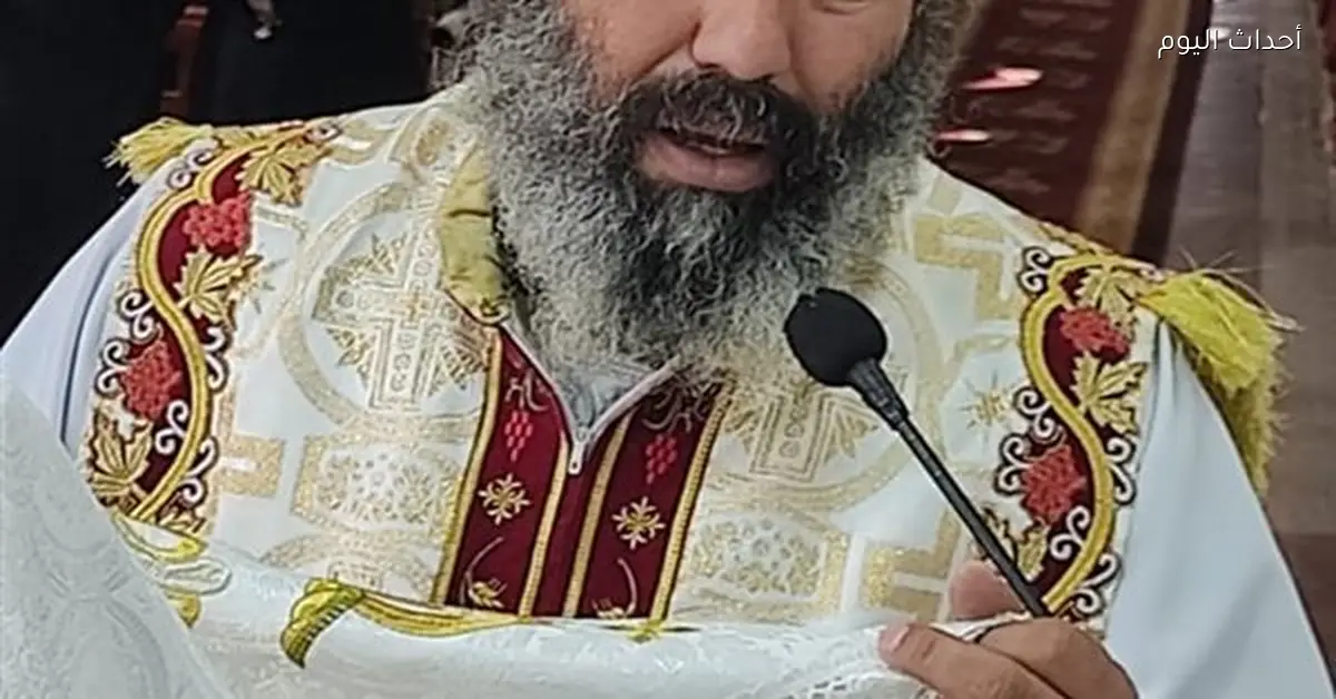 الأنبا بموا يقود قداس أحد الشعانين في كنيسة السويس