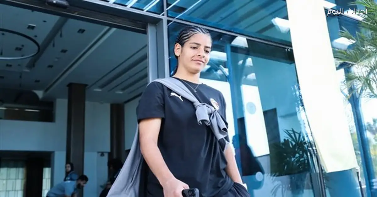 بعثة منتخب الكرة النسائية تغادر القاهرة إلى السعودية