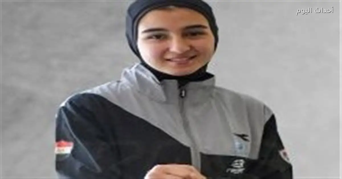 جوهر نبيل يهنئ سلمي محمد عصام بعد فوزها ببرونزية بطولة العالم للشباب في التايكوندو