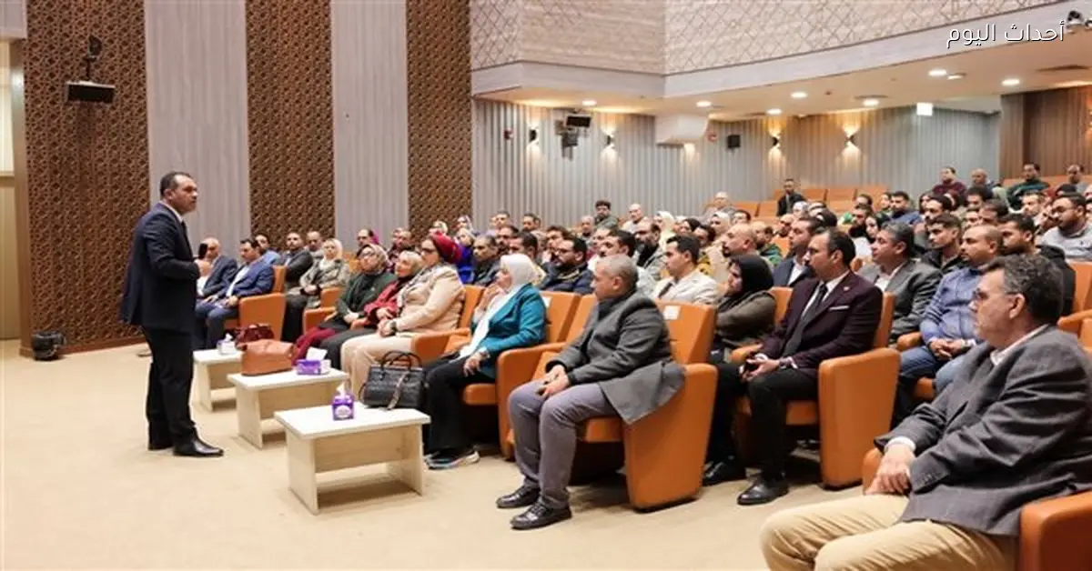 رئيس جامعة المنصورة الأهلية يلتقي الجهاز الإداري لتعزيز الأداء