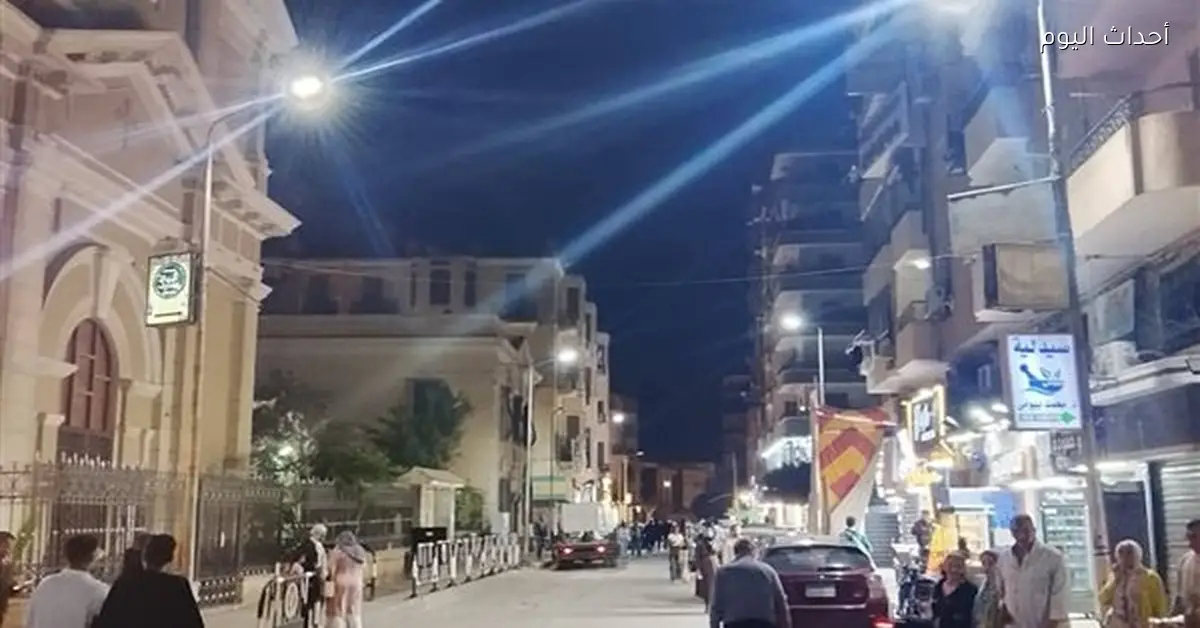 رفع كفاءة الإنارة حول الكنائس والحدائق في حي السويس للأعياد