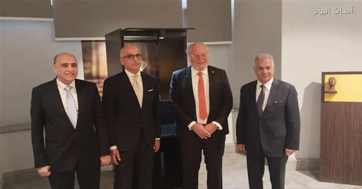 زيارة آخر ملوك مصر لمتحف قصر الزعفران وتعليقه على الواقع الافتراضي