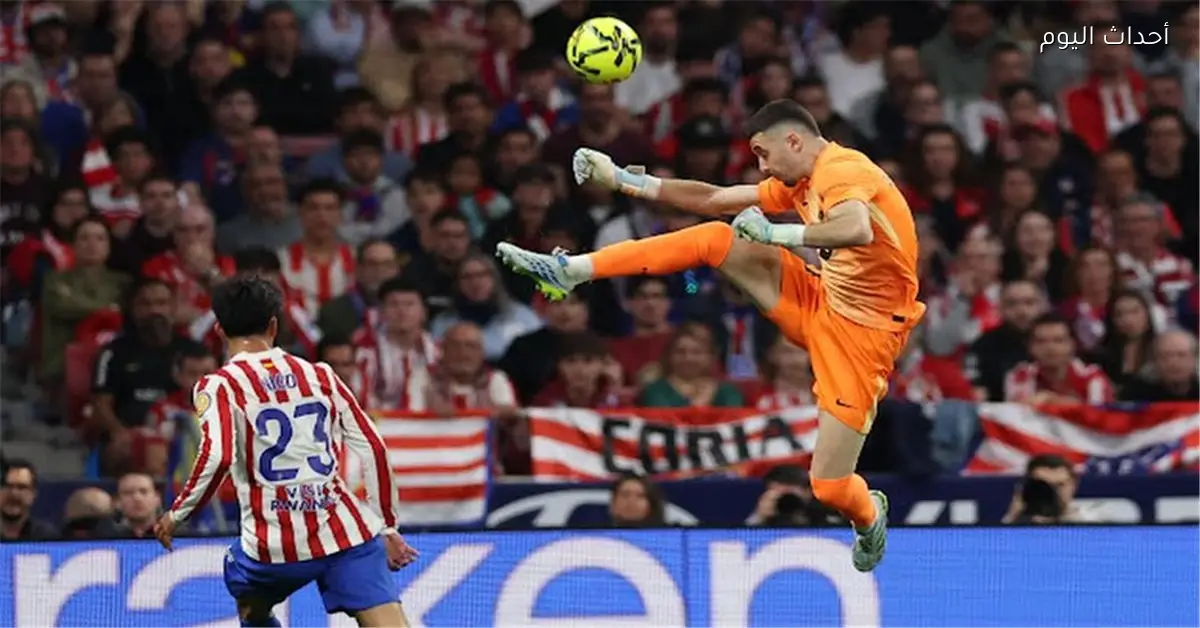 طرد لاعب أتلتيكو مدريد خلال مواجهة برشلونة في الدوري الإسباني