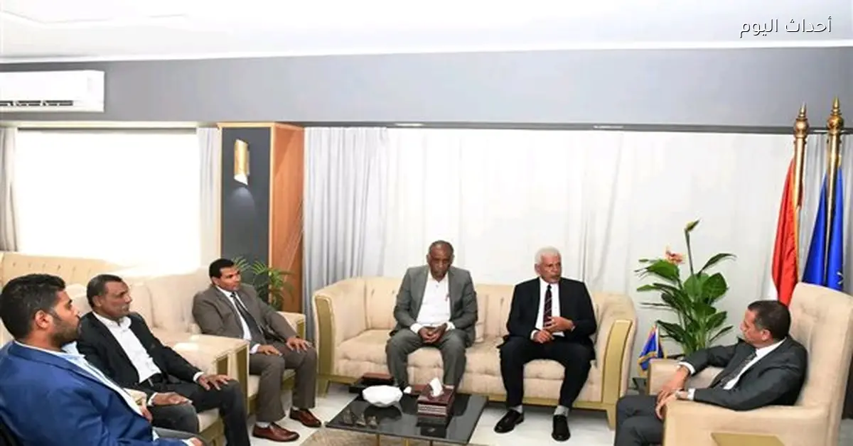 محافظ أسوان يستقبل نقيب الزراعيين لتعزيز التعاون