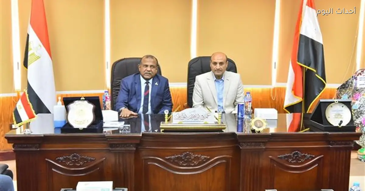 محافظ أسيوط يؤكد أهمية القطاع الخاص في التنمية خلال زيارته للغرفة التجارية