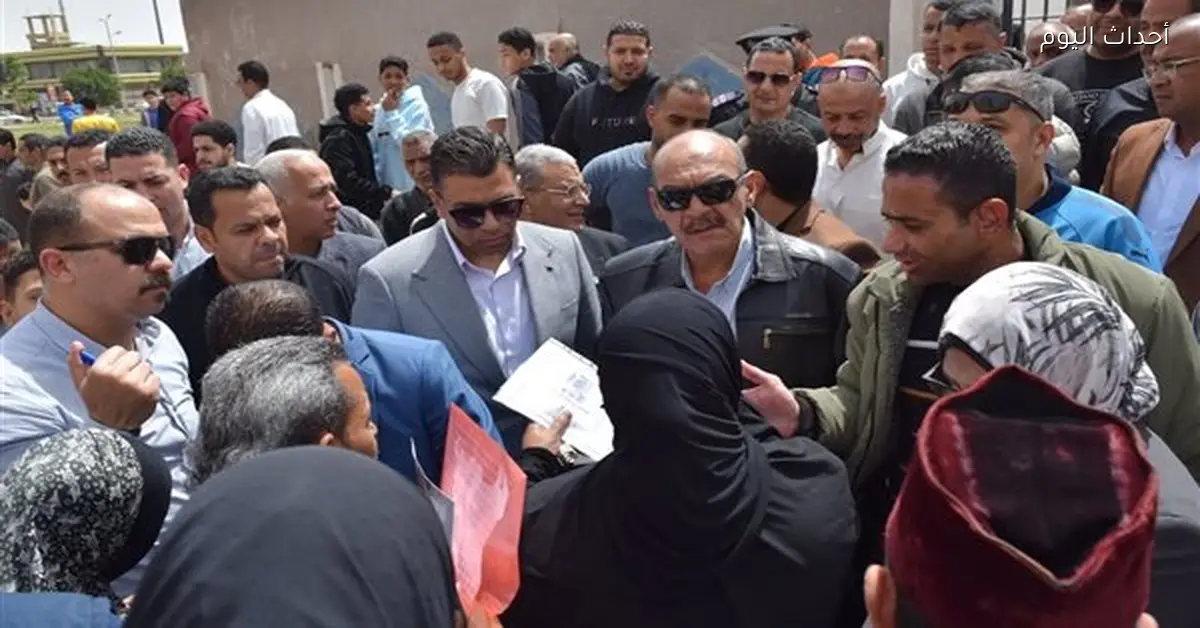 محافظ السويس يجتمع بأهالي تعاونيات إسبيكو لمتابعة الخدمات