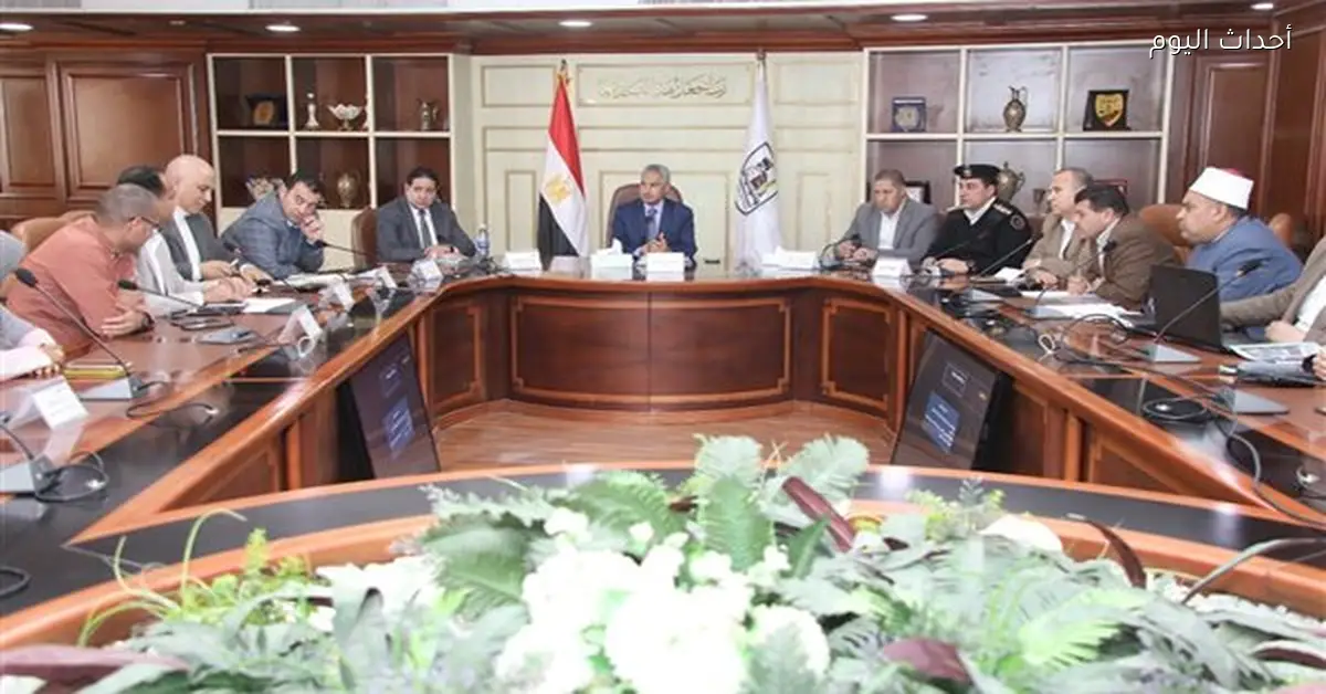 محافظ بني سويف يعلن خطة لتطوير مزلقانات السكك الحديدية