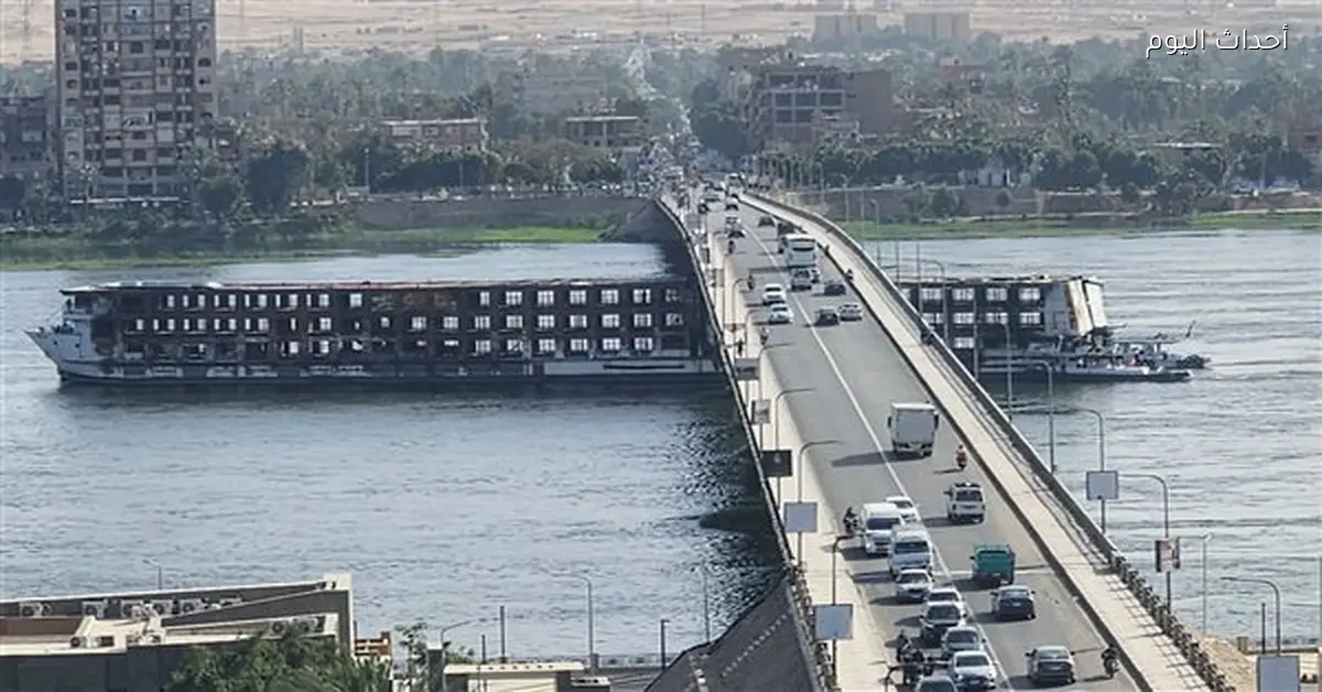 محافظ قنا يتفقد تعويم الباخرة النيلية بكوبري دندرة