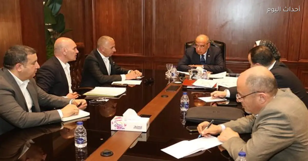 محمود عصمت يناقش تطوير شبكات الكهرباء مع السويدي اليكتريك