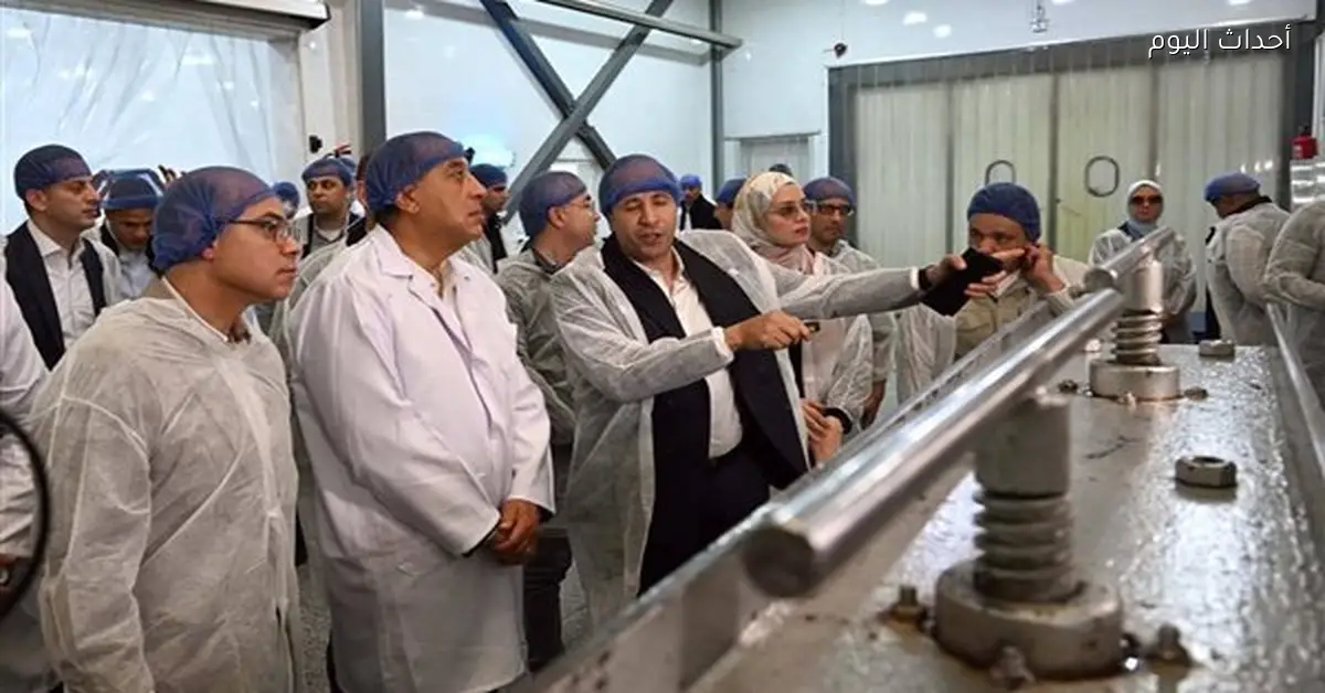 مدبولي يزور مصنع الطحان للتمور في بنها لدعم الصادرات