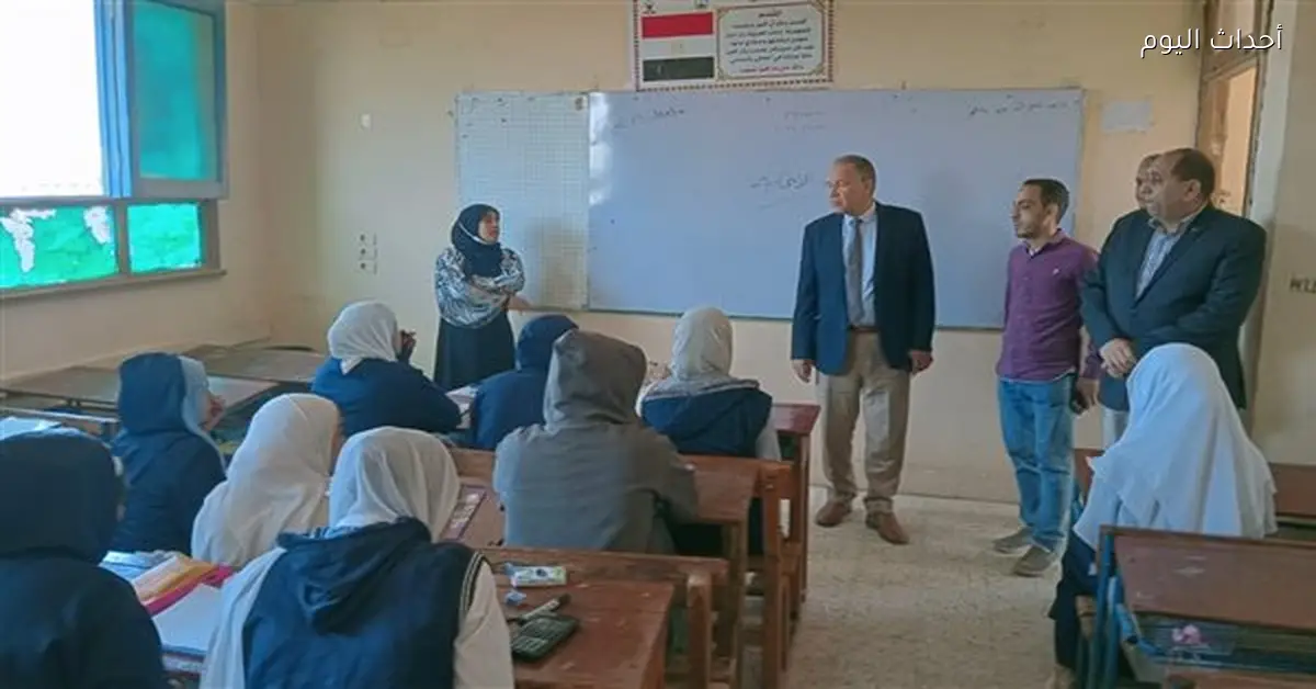 مدير تعليم أسيوط يتفقد مدارس بني محمد بأبنوب لمتابعة الاختبارات