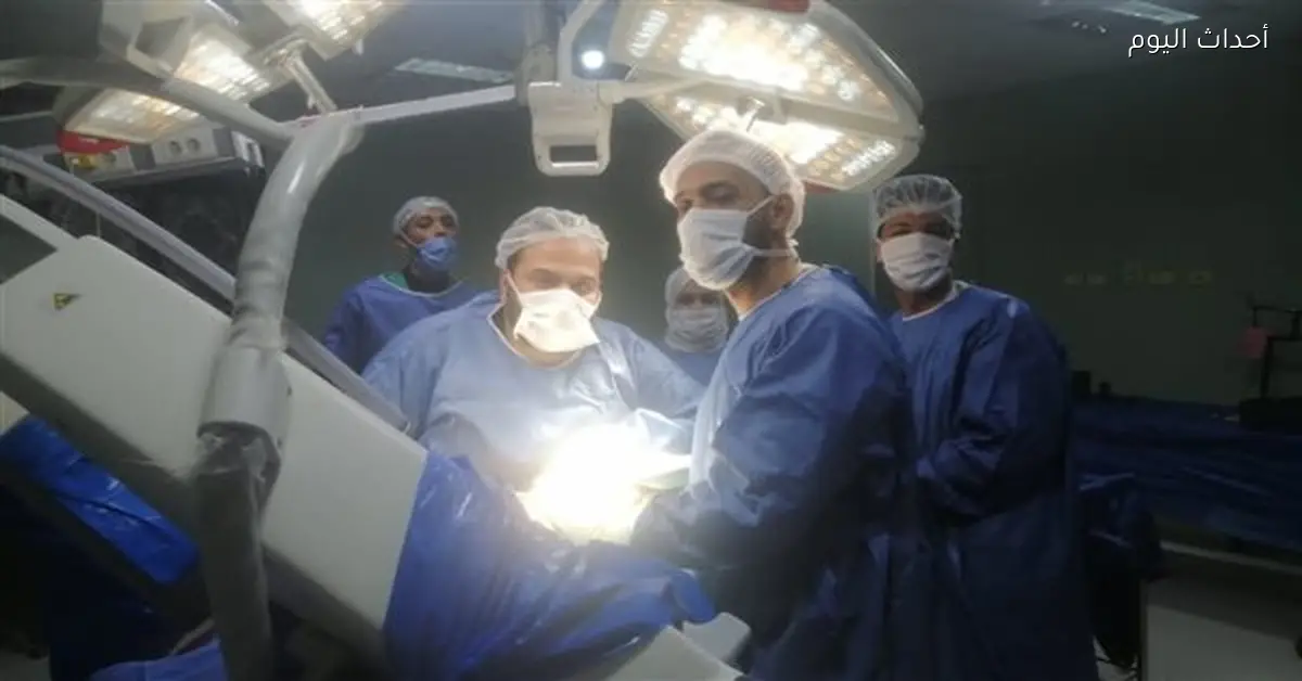 نجاح أول جراحة لتثبيت كسر بالعمود الفقري لشاب في الشرقية