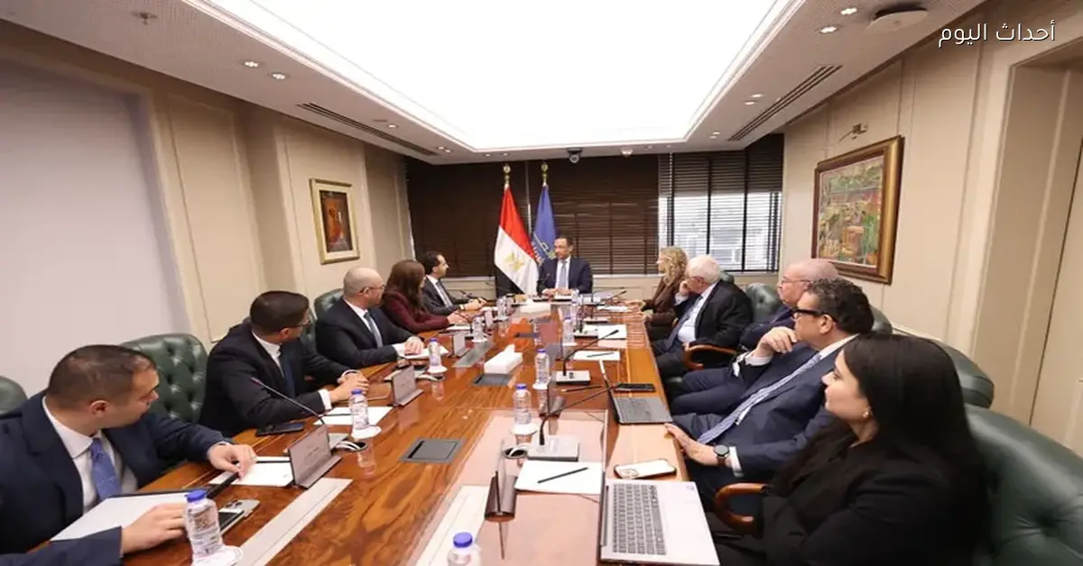 وزير الاتصالات يناقش مع مسؤولي Microsoft دعم تطبيقات الذكاء الاصطناعي وتطوير المهارات