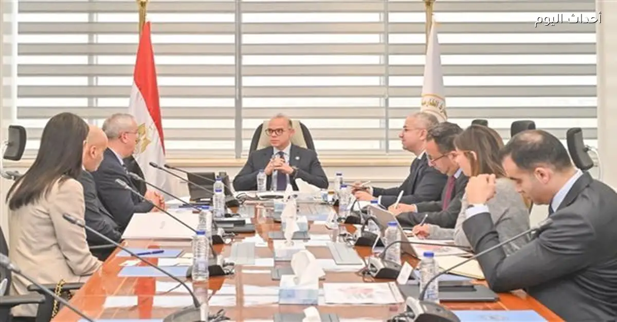 وزير الاستثمار يناقش توطين مكونات القطارات باستثمارات 25 مليون يورو