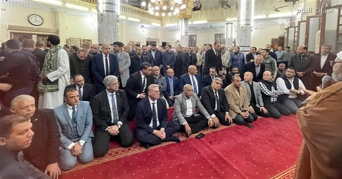 وزير البترول ومحافظ الدقهلية يشاركان في جنازة المهندس حسام صادق خليفة