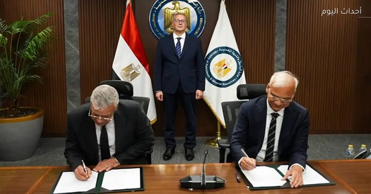 وزير البترول يشهد توقيع عقد توريد الفوسفات لمجمع السويس