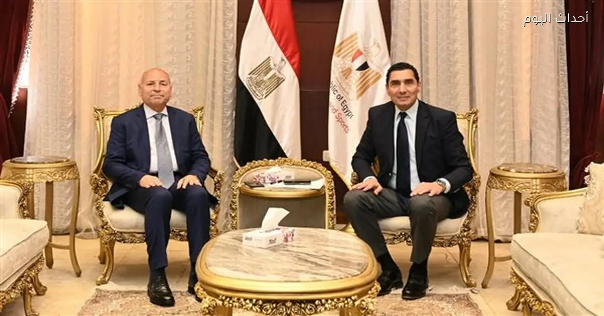 وزير الشباب والرياضة ومحافظ القاهرة يناقشان فعاليات مشتركة بالعاصمة