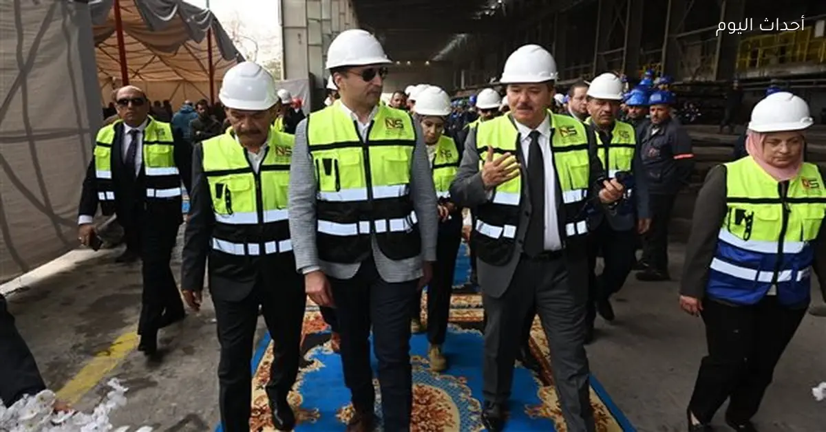 وزير الصناعة يزور مصانع الجارحي ويستعرض خطة مواجهة تحديات الحديد