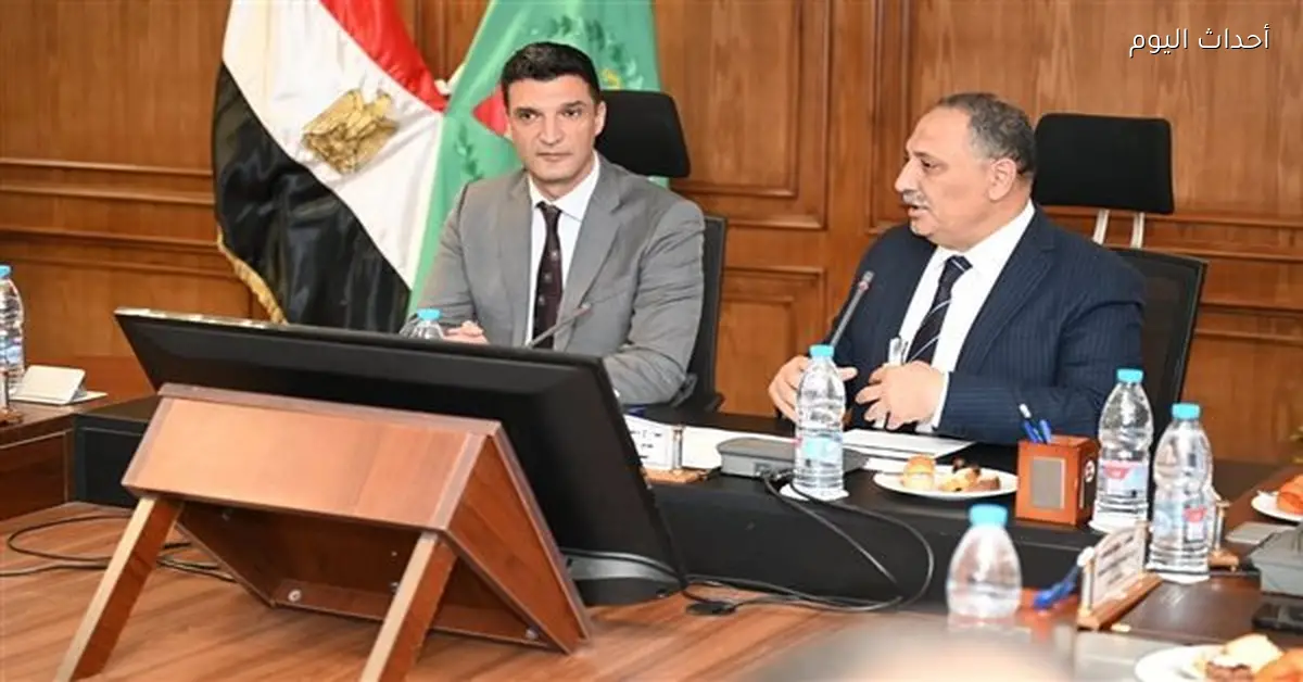 وزير الصناعة يناقش حوكمة طرح الأراضي للمستثمرين