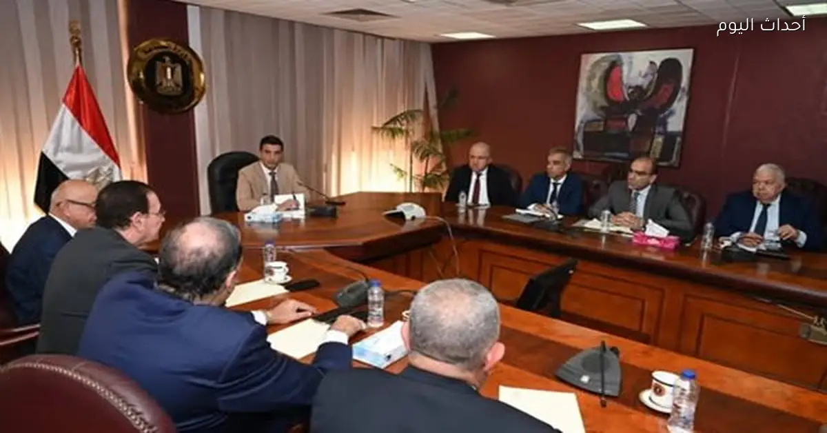 وزير الصناعة يناقش مع اتحاد الصناعات تعزيز استخدام الخامات التعدينية