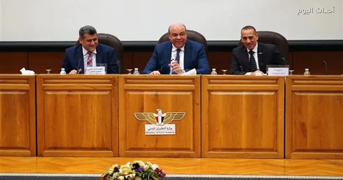 وزير الطيران يناقش تعديلات اللائحة التنفيذية مع رؤساء الشركات
