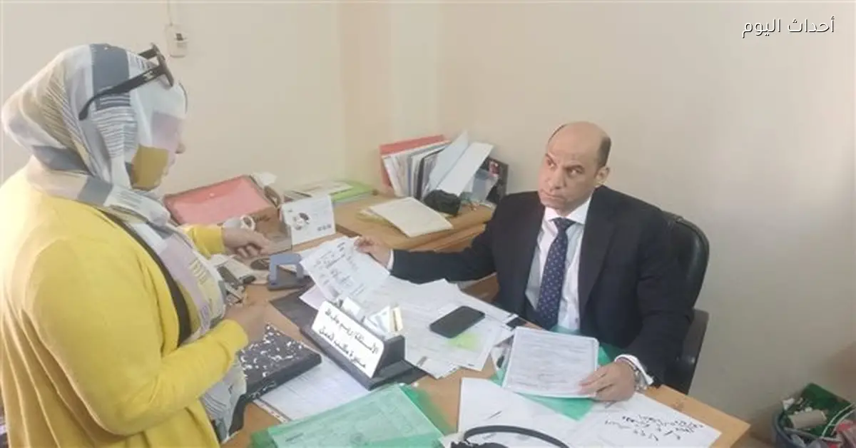 وزير العمل يقوم بجولة مفاجئة بمكتب عمل بدر