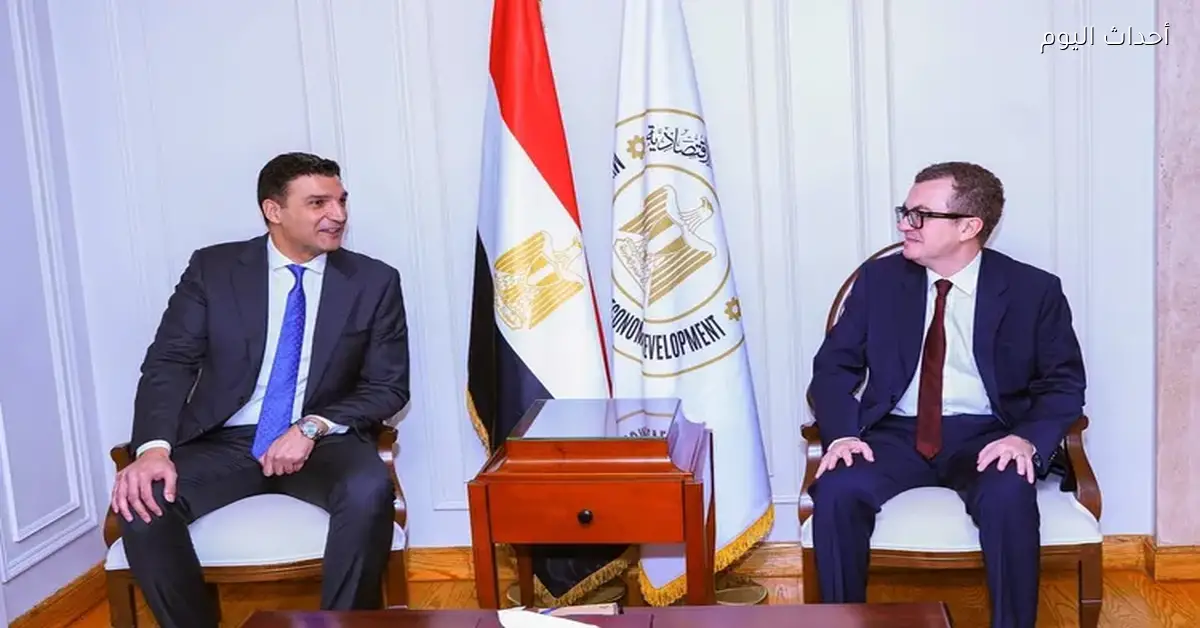 وزيرا التخطيط والصناعة يناقشان تسريع ترفيق المناطق الصناعية