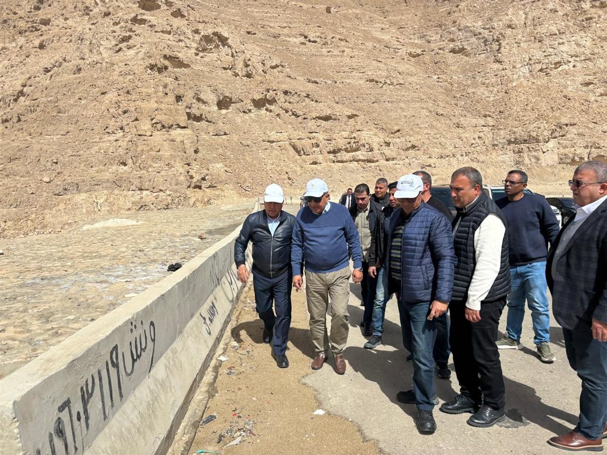 وزير النقل والكهرباء يتفقدان مشروعات طاقة الرياح في جبل الجلالة