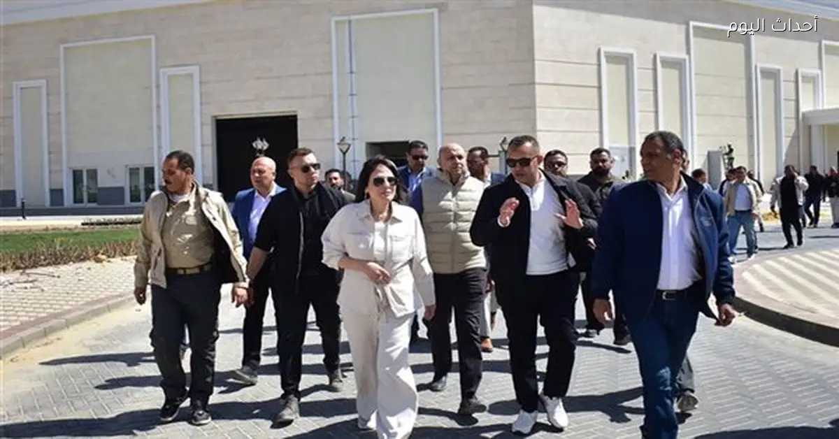 وزيرة الإسكان تتابع أعمال الحي اللاتيني ومركز المؤتمرات في العلمين الجديدة